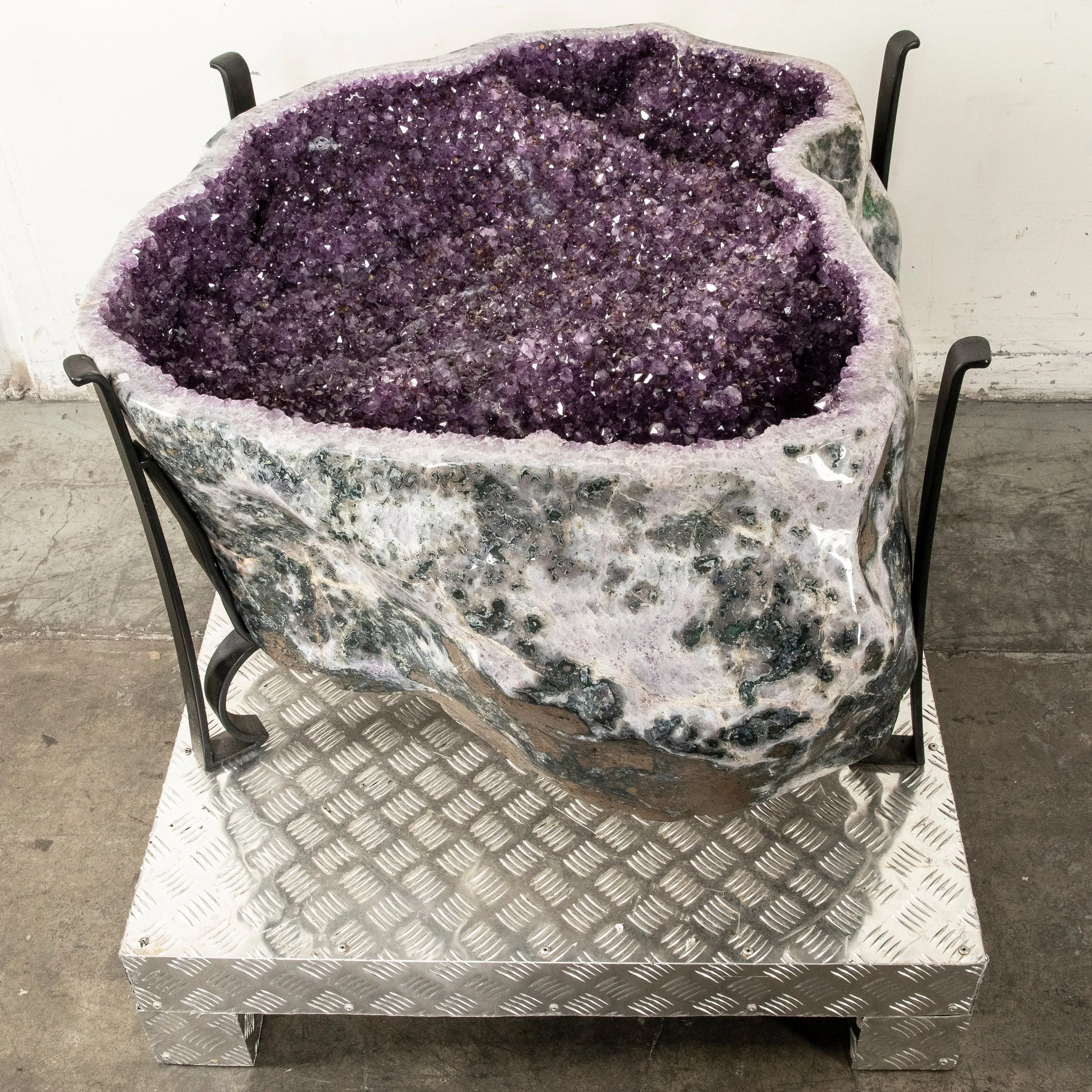 Amethyst Geode - 19 in. / 490 lbs