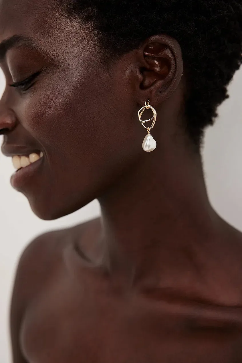 Hanging Pearl Earrings