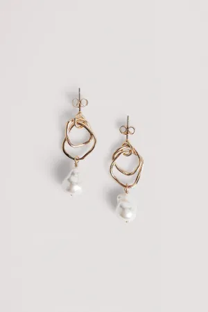 Hanging Pearl Earrings