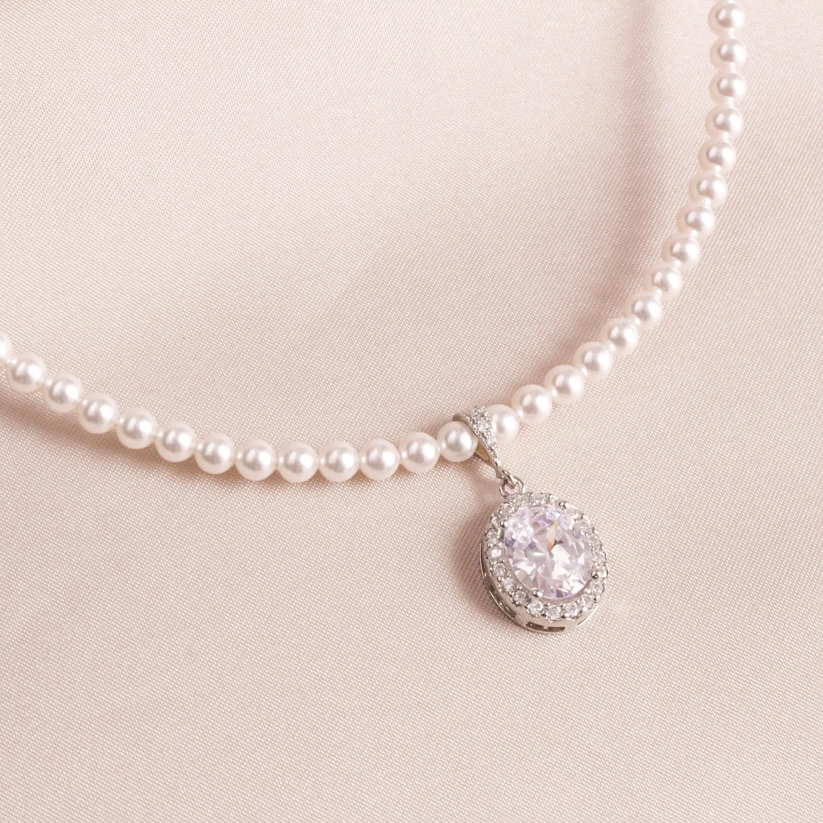 White Pearl & Silver Cubic Zirconia Oval Necklace